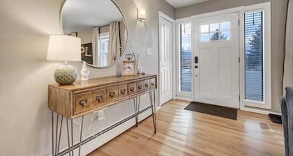 Pickleball Palace! Courts & Games & Hot Tub & BBQ!