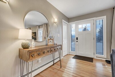 Pickleball Palace! Courts & Games & Hot Tub & BBQ!