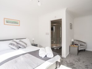 3 Schlafzimmer, individuell dekoriert, individuell eingerichtet