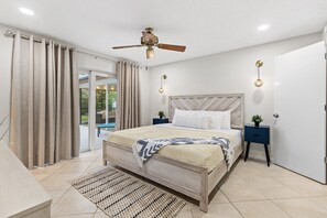 3 bedrooms, desk, iron/ironing board, free WiFi - Oasis in Seminole, heated pool (Seminole)