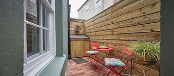 The Jungle Nook: Romantic Haven, with a Log Burner