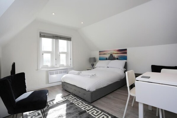 1 bedroom, travel cot, WiFi, bed sheets