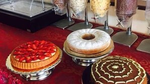 A buffet table with various desserts and food containers. - Terrazzo Sul Mare Hotel (Tropea)