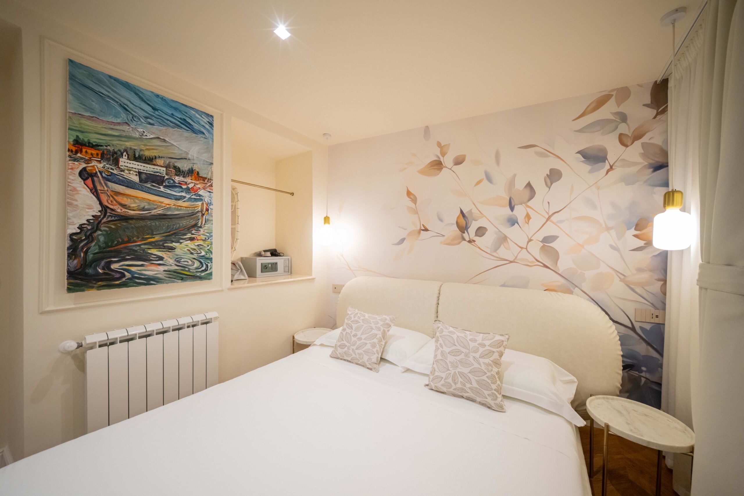 1 slaapkamer, een bureau, een strijkplank/strijkijzer, beddengoed