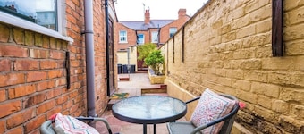 Stylish and Comfy 4 Bedroom Home in Chester