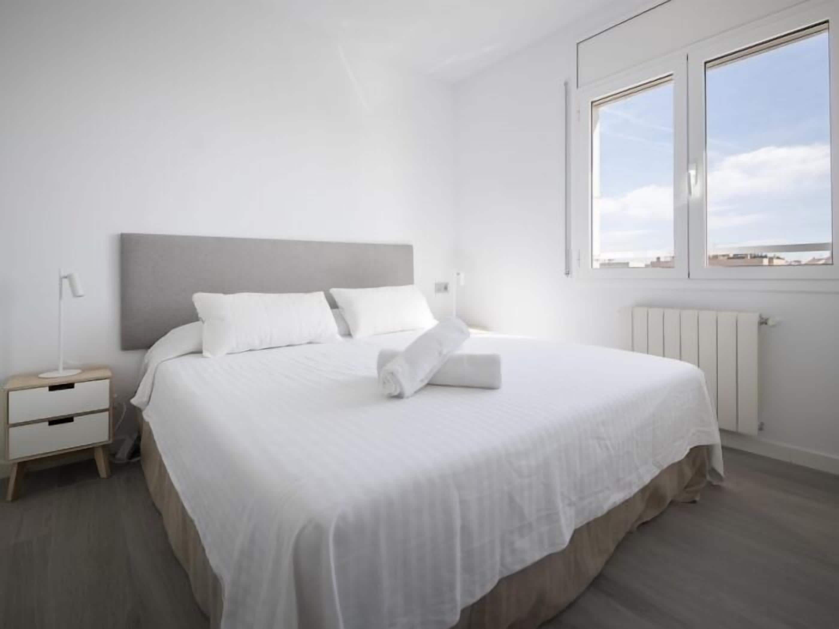 3 slaapkamers, een strijkplank/strijkijzer, internet, beddengoed