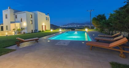 Beautiful 4-bed House With Private Pool in Naxos