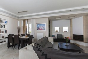 House | Living area | Fireplace