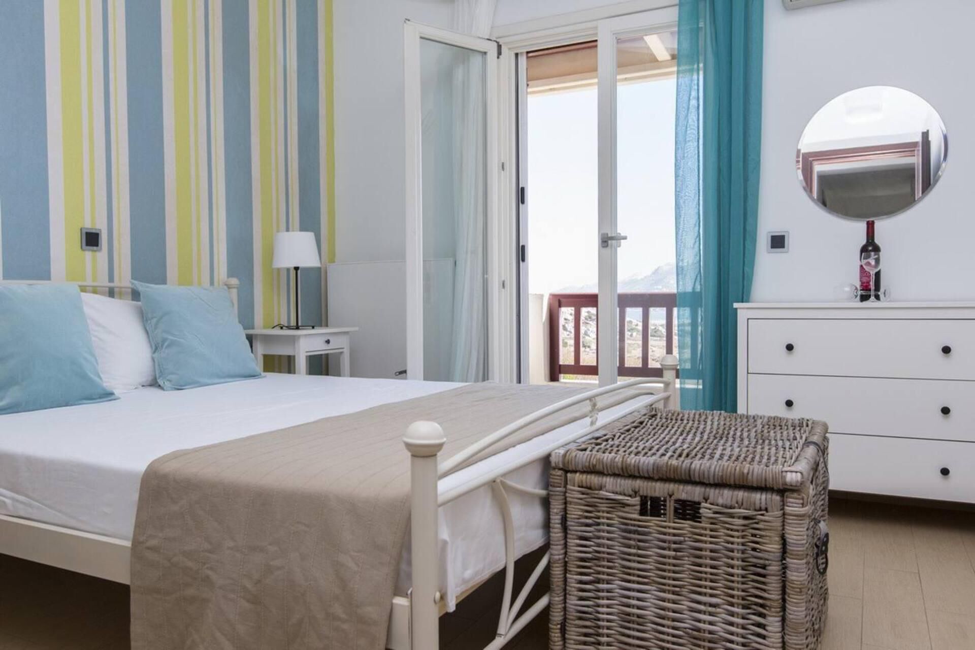 House | 4 bedrooms, iron/ironing board, free WiFi, bed sheets