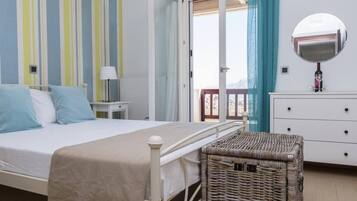 House | 4 bedrooms, iron/ironing board, free WiFi, bed sheets