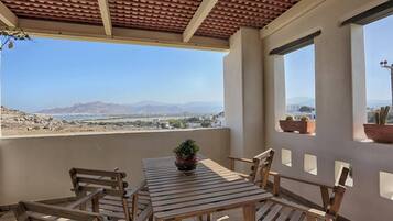 House | Outdoor dining