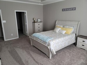 3 Schlafzimmer, Schreibtisch, Bügeleisen/Bügelbrett, kostenloses WLAN