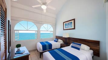 Family Condo, 2 Bedrooms, 2 Bathrooms, Ocean View, Balcony | 2 bilik tidur, peti besi dalam bilik, seterika/papan seterika
