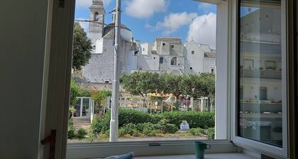 Central Apartment with three bedrooms and parking