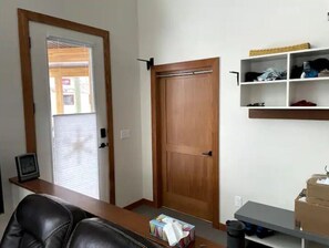 Interior - Rossland Mountain View - New 2-bedroom Home (Rossland)