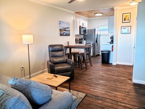 Smart TV, fireplace, stereo