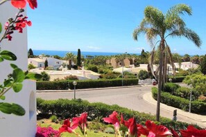 Property grounds - Ocean View Apartment with Swimming pool at São Rafael Beach - Albufeira (Albufeira)