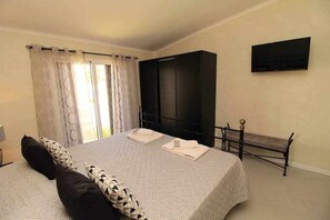 2 bedrooms, iron/ironing board, travel cot, free WiFi - Ocean View Apartment with Swimming pool at São Rafael Beach - Albufeira (Albufeira)