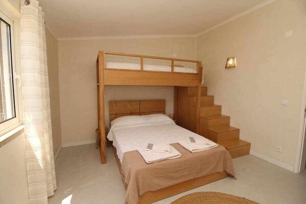 2 chambres, fer et planche à repasser, lit parapluie, Wi-Fi gratuit