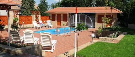 Piscine extérieure (ouverte en saison)