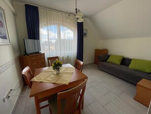 Klassiek appartement | Een bureau, gratis wifi, beddengoed
