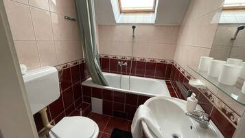 Classic Apartment | Bathroom | Bathtub, hair dryer, towels