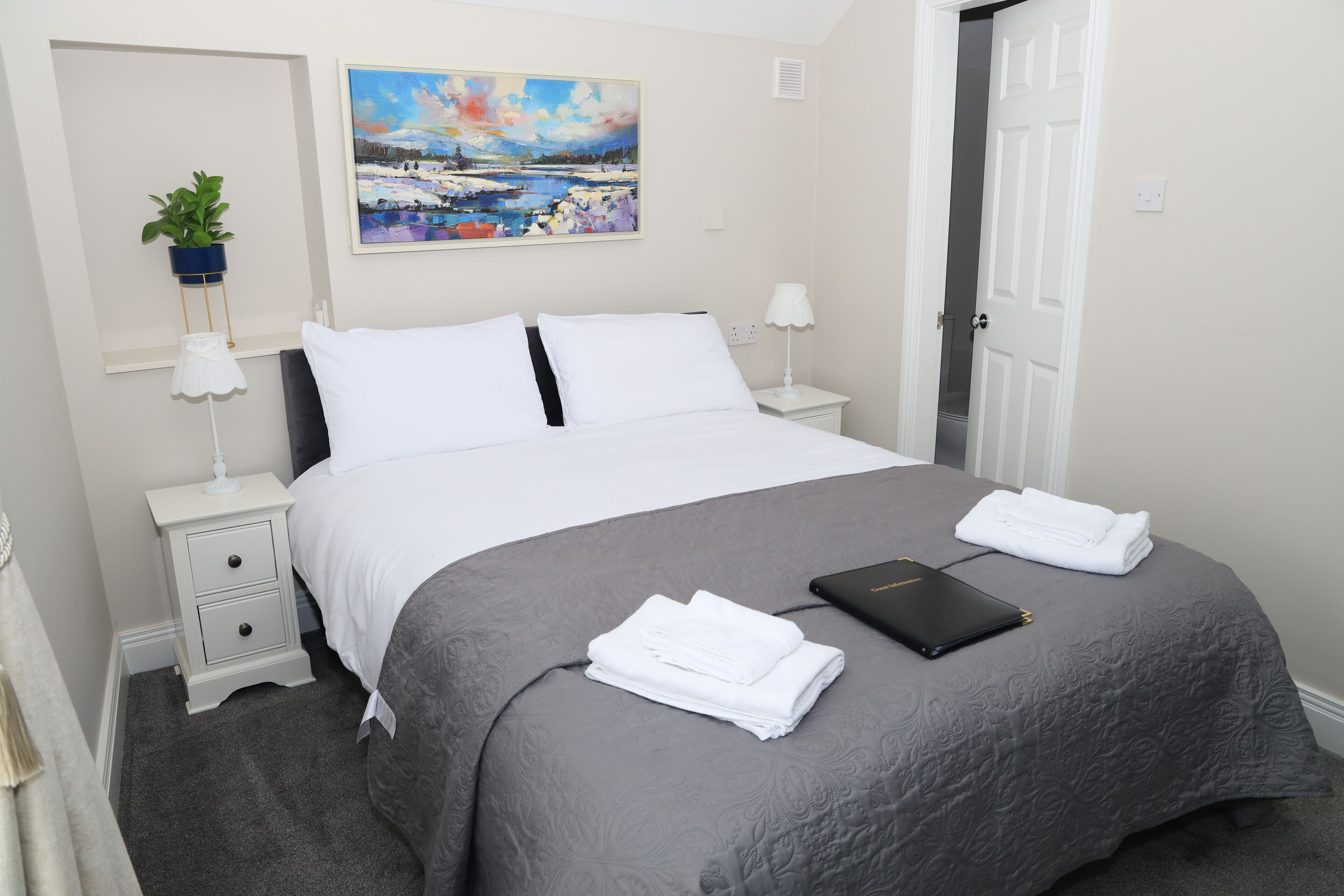 Classic Double Room, 1 King Bed | Premium bedding, pillow-top beds, individually furnished, desk