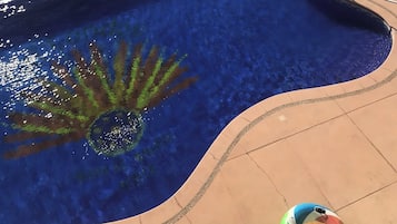 室外游泳池