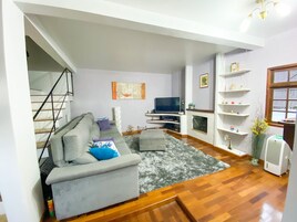 Villa | Zona de estar | Una televisión de plasma