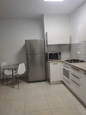 Fridge, oven, stovetop, electric kettle - luxurious and well designed apartment comfortable and fully equipped (חיפה)