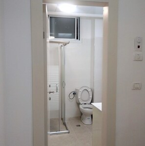 Towels, soap - luxurious and well designed apartment comfortable and fully equipped (חיפה)