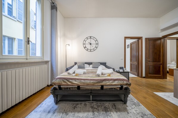 1 bedroom, in-room safe, desk, iron/ironing board