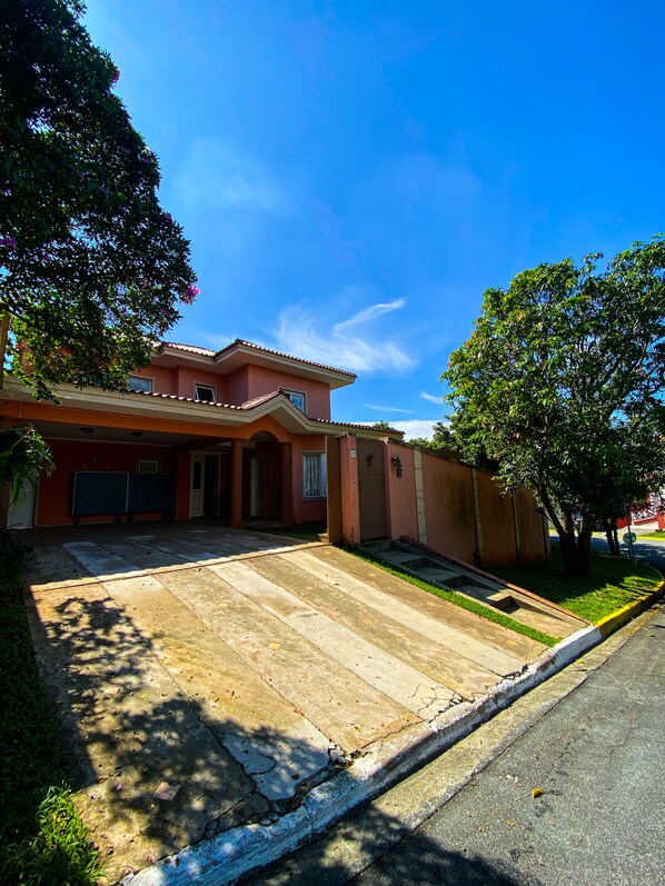 Exterior - Paz e muito verde na Granja Viana (Cotia)