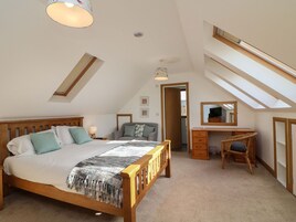 3 habitaciones, decoración personalizada y muebles diferentes 