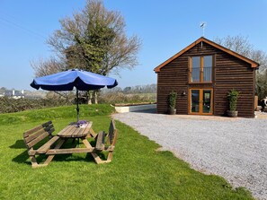 المنطقة المحيطة بالمنشأة