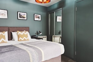 1 bedroom, bed sheets