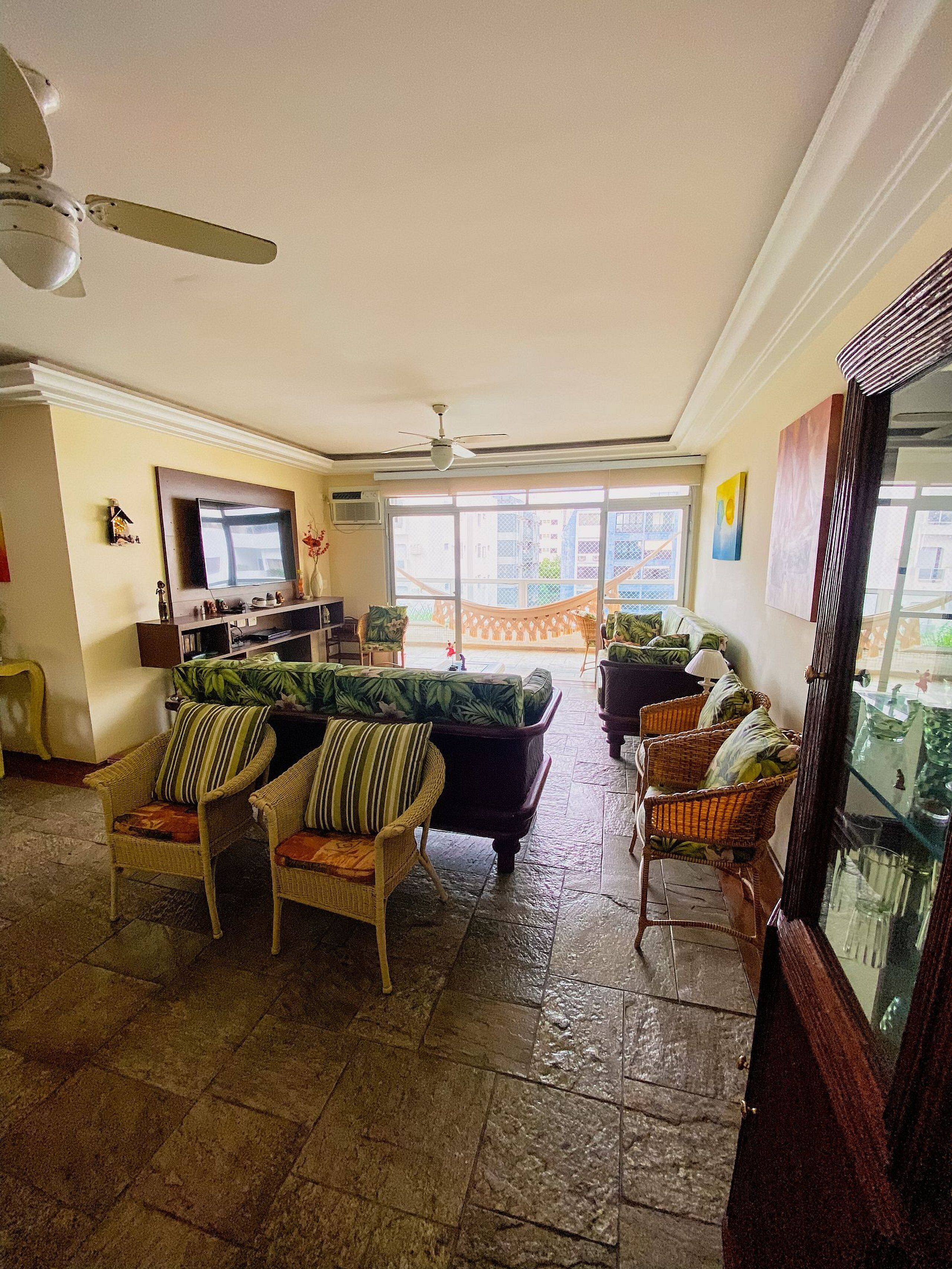 Televisión 42 pulgadas con canales de televisión por cable