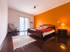 3 quartos, Wi-Fi de cortesia, roupa de cama