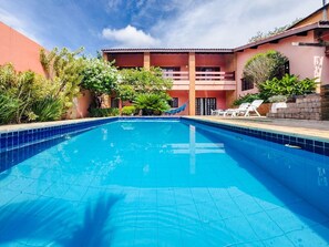Villa | Piscina | Una piscina al aire libre