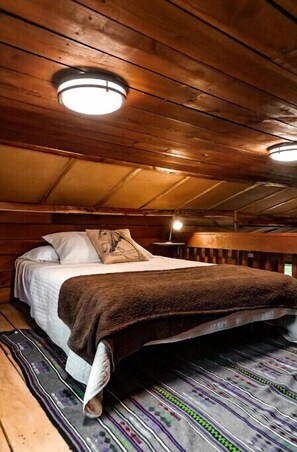 1 bedroom, bed sheets