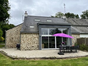 Outdoor dining - TY-PONT, Magnifique Villa 4* Moderne, Beaches at 8km (Moëlan-sur-Mer)