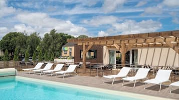 Hồ bơi trong nhà, hồ bơi ngoài trời