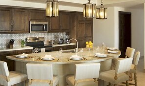 Fridge, microwave, oven, stovetop - Penthouse in a Luxury Resort. Perfect to enjoy family time! (Cabo San Lucas)