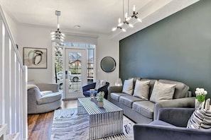 TV, Netflix, streaming services, stereo - SSR Heracles|Private Entry|Panorama View|Pool|2BR ( BL# RES-10590 ) (Canmore)