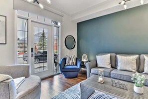 TV, Netflix, streaming services, stereo - SSR Heracles|Private Entry|Panorama View|Pool|2BR ( BL# RES-10590 ) (Canmore)