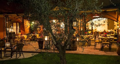 Flat in Lari, A/C, terrace, pool, restaurant, Wi-Fi, close to the village, Fr