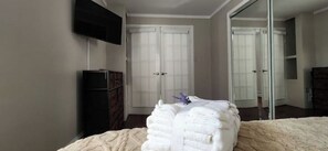 3 Schlafzimmer, Schreibtisch, Bügeleisen/Bügelbrett, WLAN