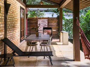 Basic Villa | Outdoor dining