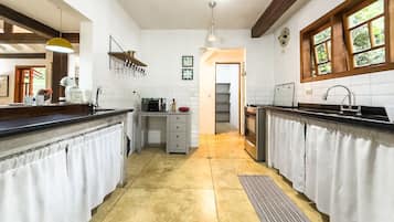 Basic Villa | Private kitchen | Microwave, dining tables