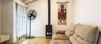 Casa com Piscina Privativa e Natureza – Granja Viana, São Paulo